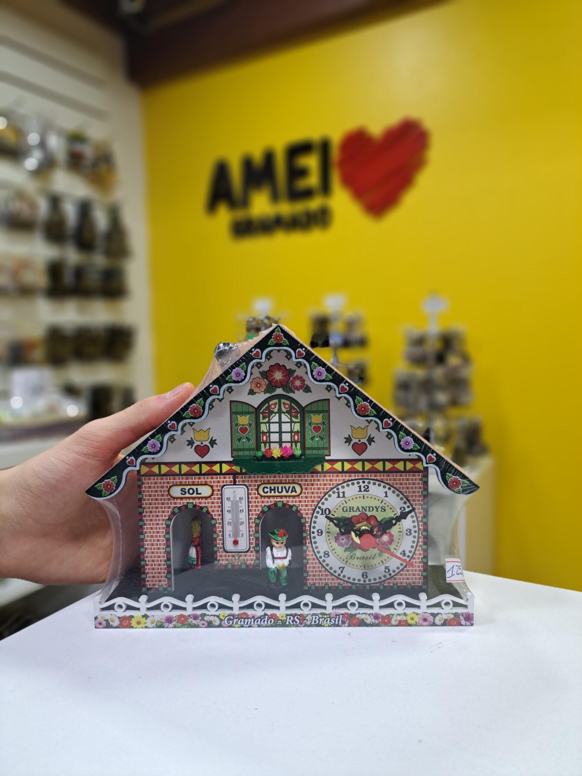 Chalé do Tempo G. Eu Amei Gramado com Relógio