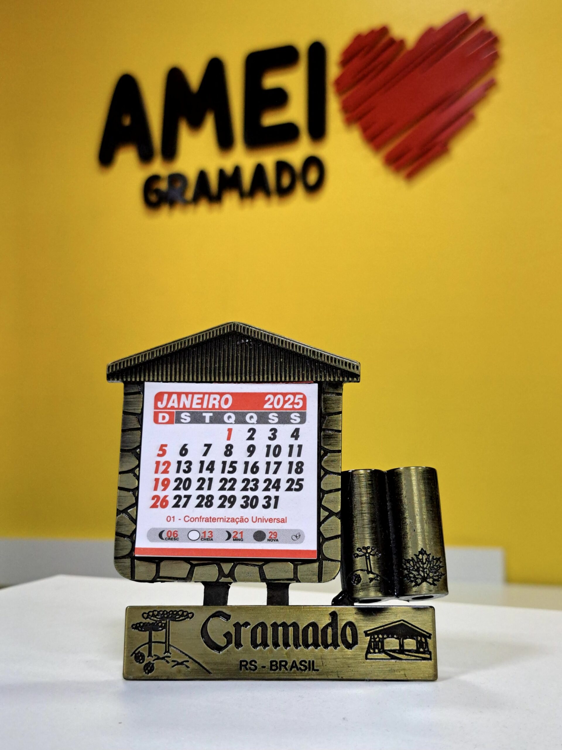 Enfeite Porta Canetas Calendário Metálico