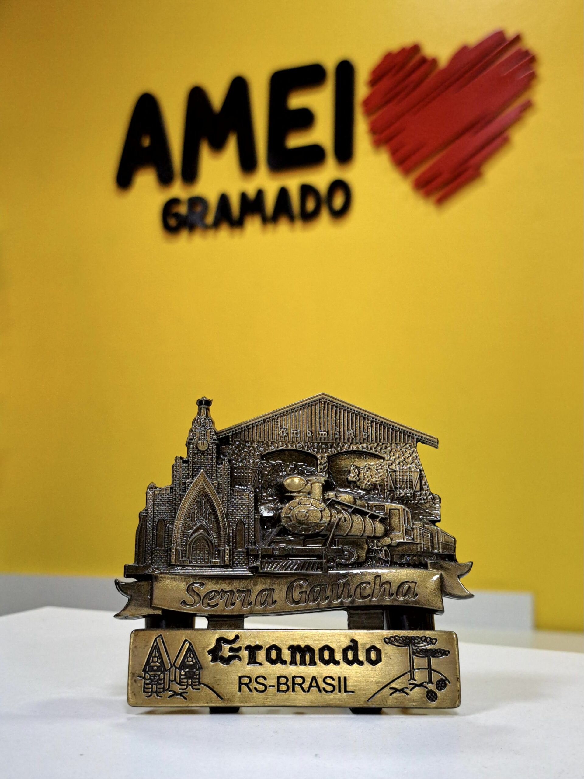 Enfeite Porta Canetas Pórtico Maria Fumaça e Igreja de Canela Metálico