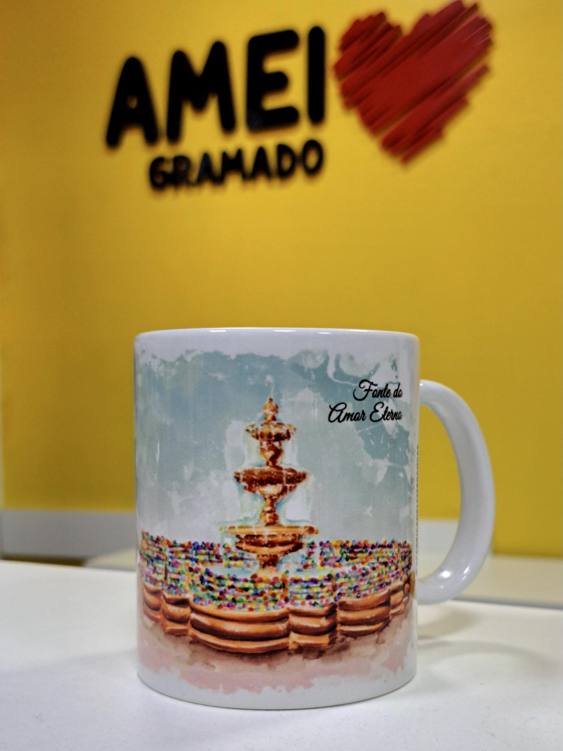 Caneca Cores 325ml Fonte Amor Eterno Gramado Colorida