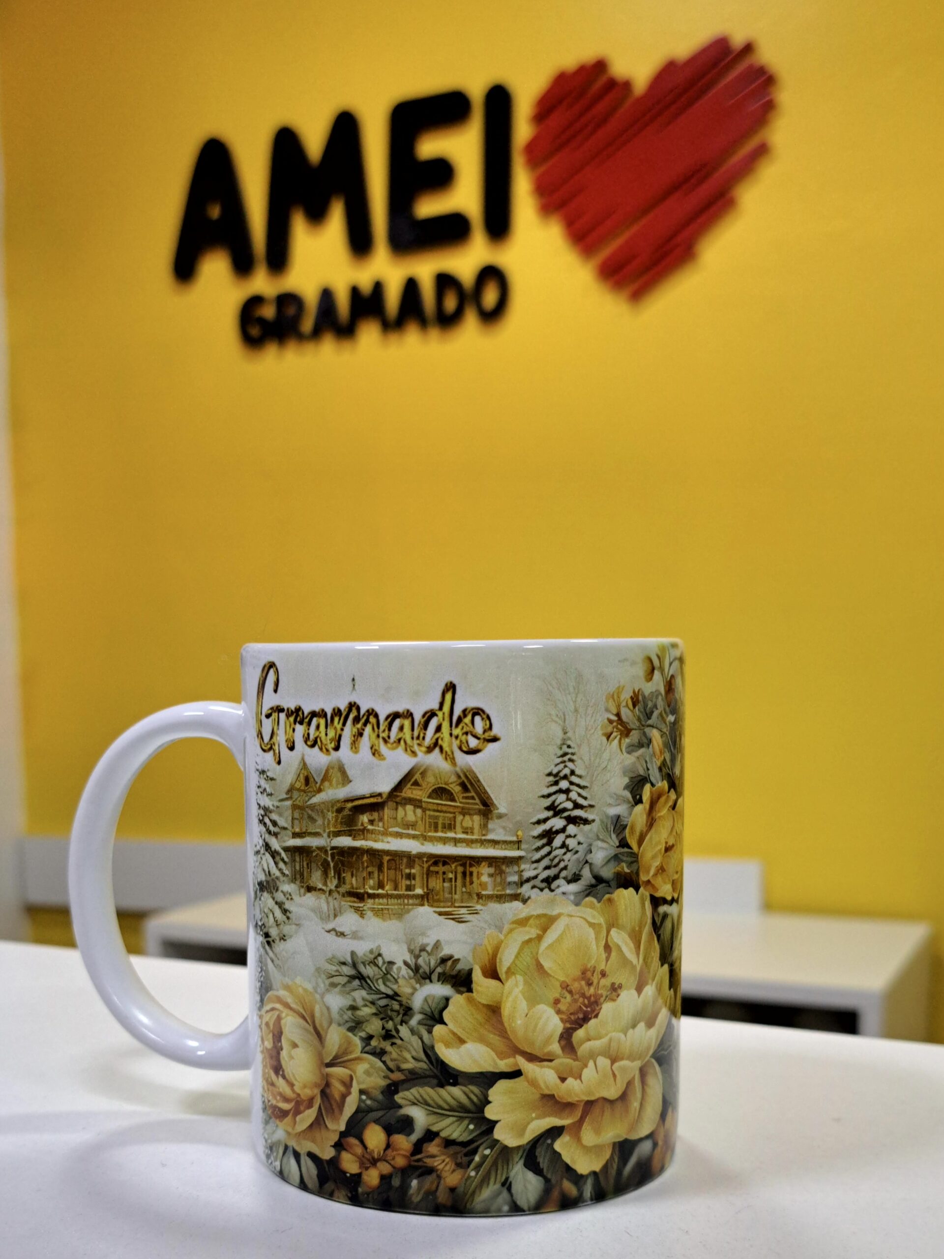 Caneca 325ml Chalé e Flores Neve Ilustração