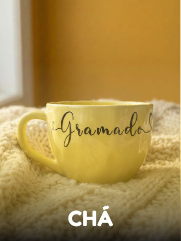 caneca de chá, naturalmente mais baixa que as canecas grandes tradicionais. perfeitas para tomar um belo chá da tarde